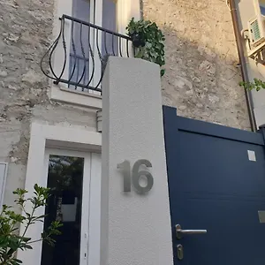 Castel Apartment